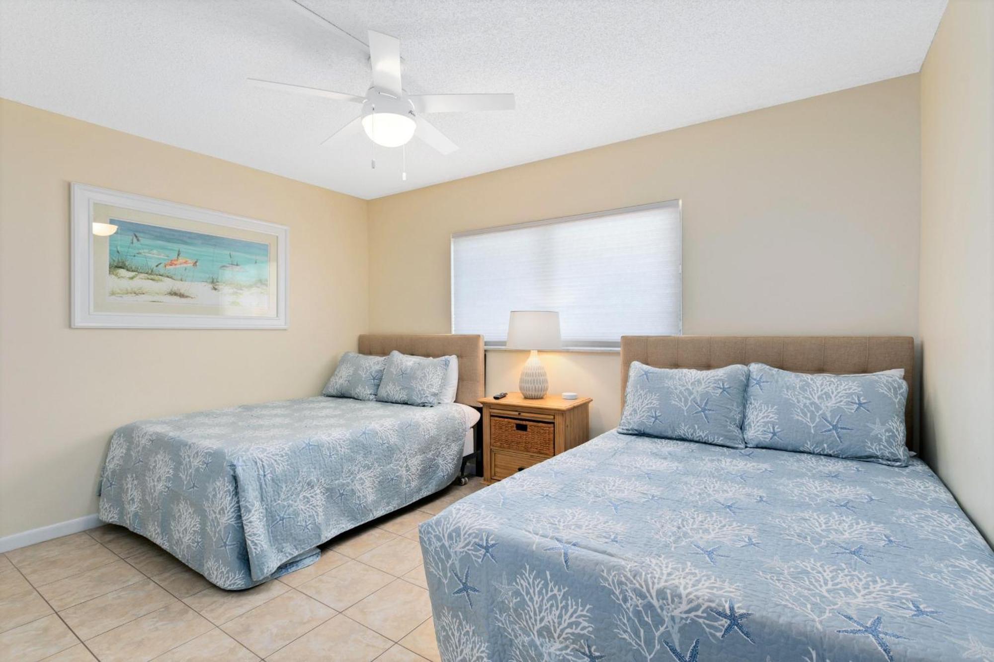 Cocoa Beach Towers Bilik gambar