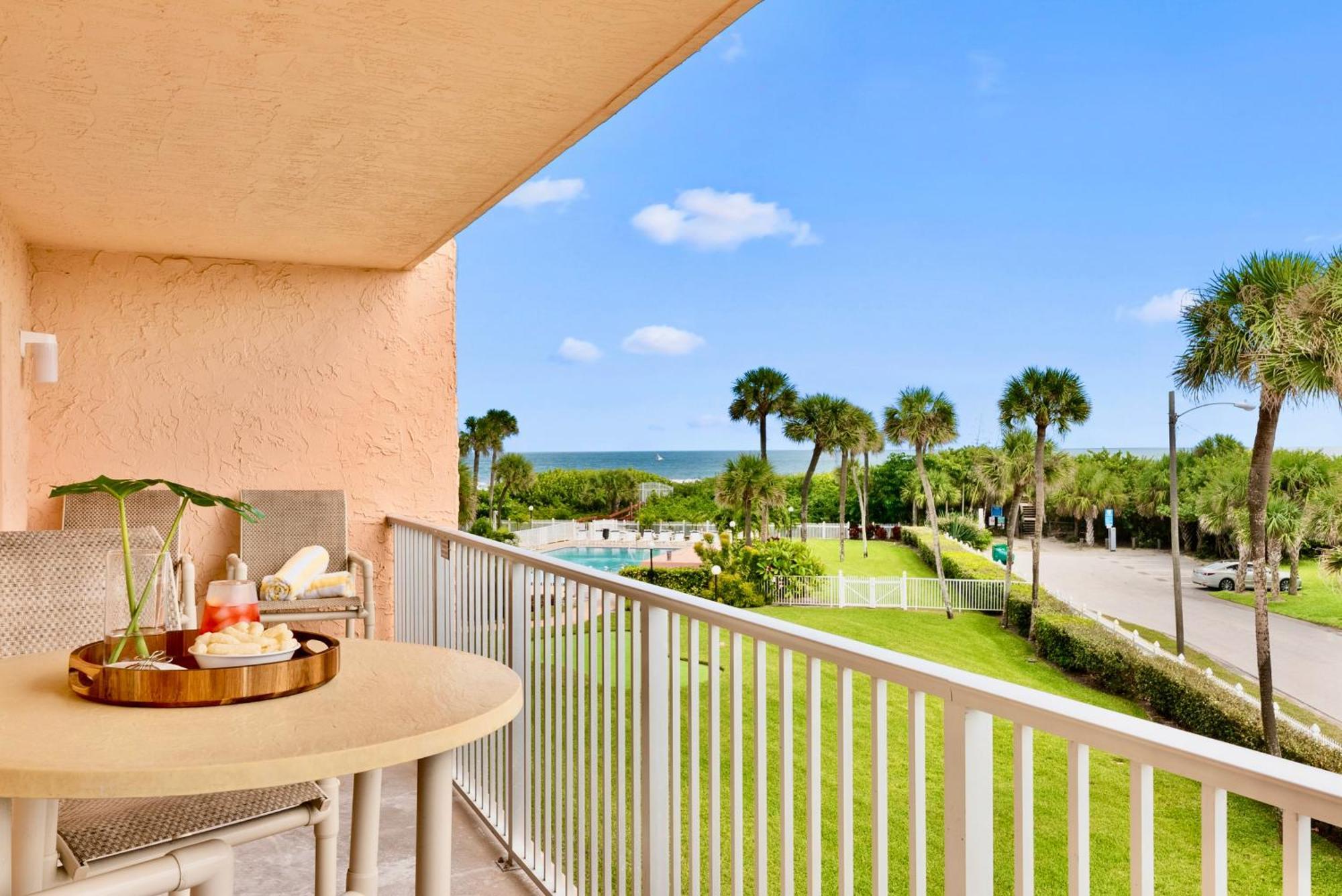 Cocoa Beach Towers Bilik gambar